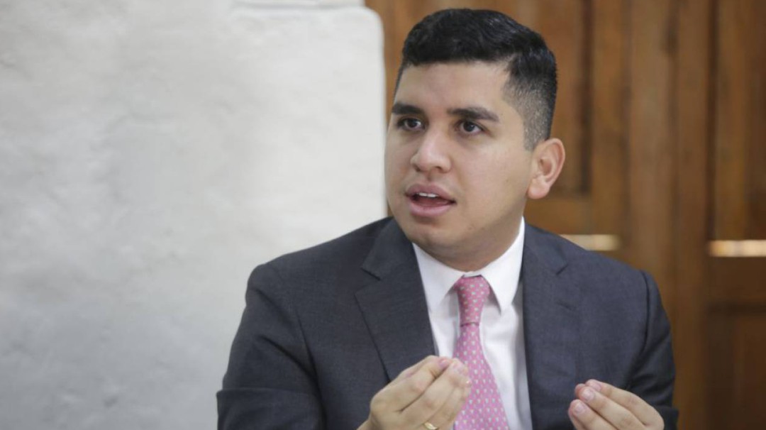¿Tesis plageada? MinVivienda está en el ojo del huracán