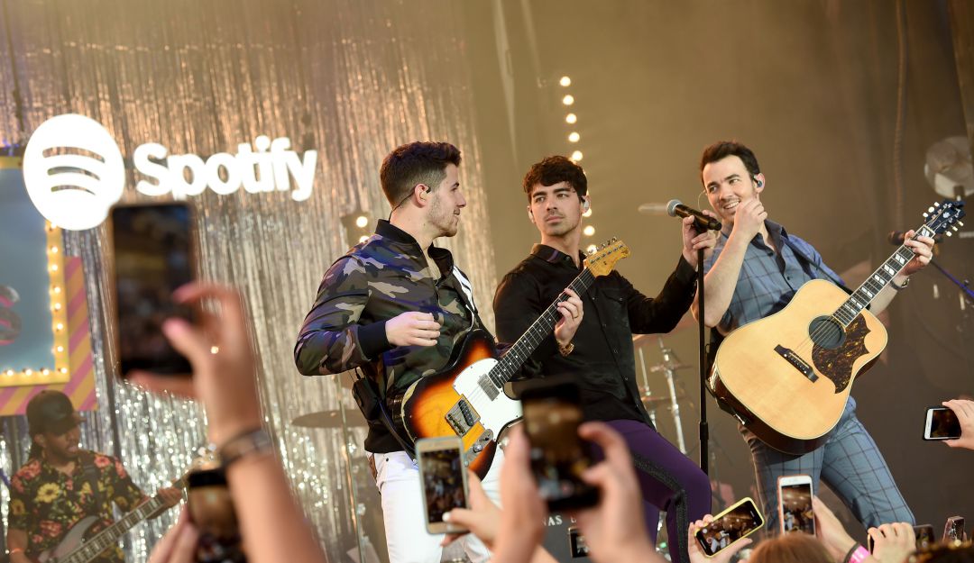 Jonas Brothers.