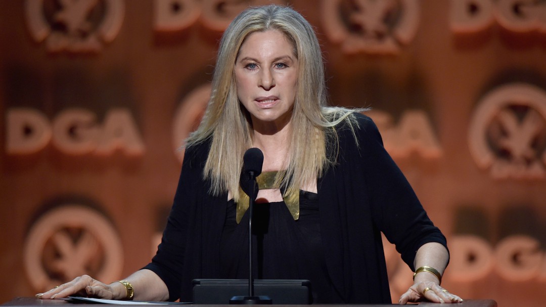 Barbra Streisand llevó a sus perritas clonadas a la tumba de la original