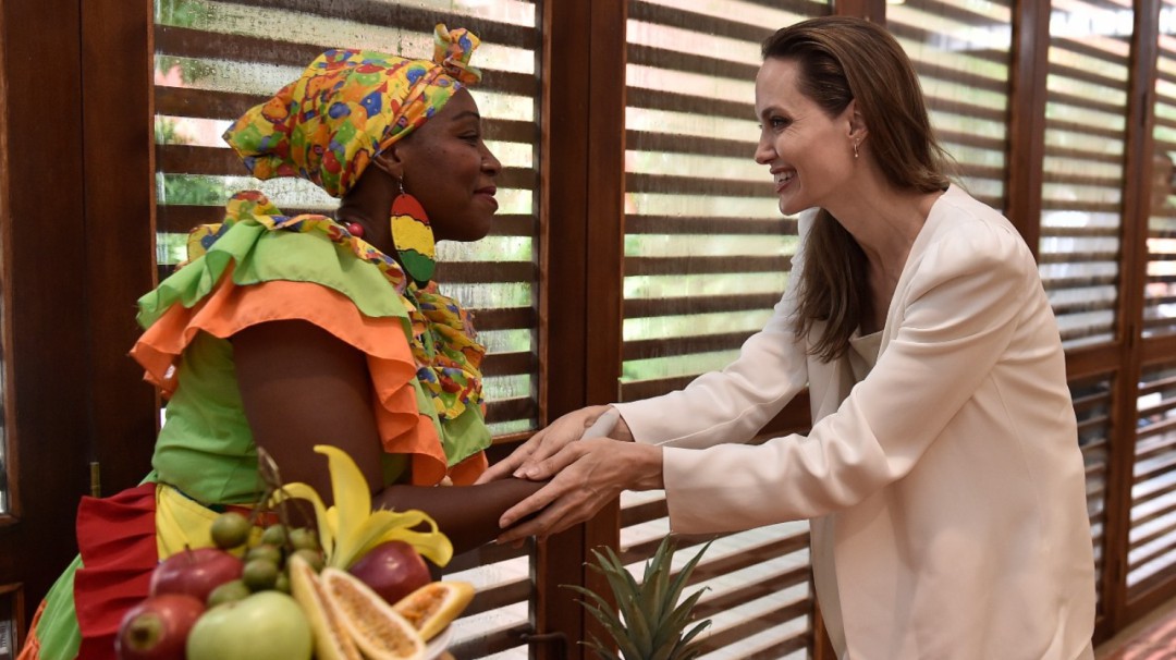 "He visto sobrecargados los colegios y hospitales": Angelina Jolie