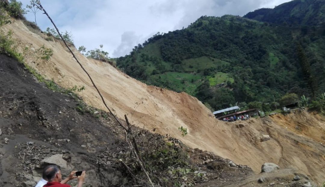 Vías en Ibagué: Avanza labores para remover derrumbe en la vía Chaparral en Tolima