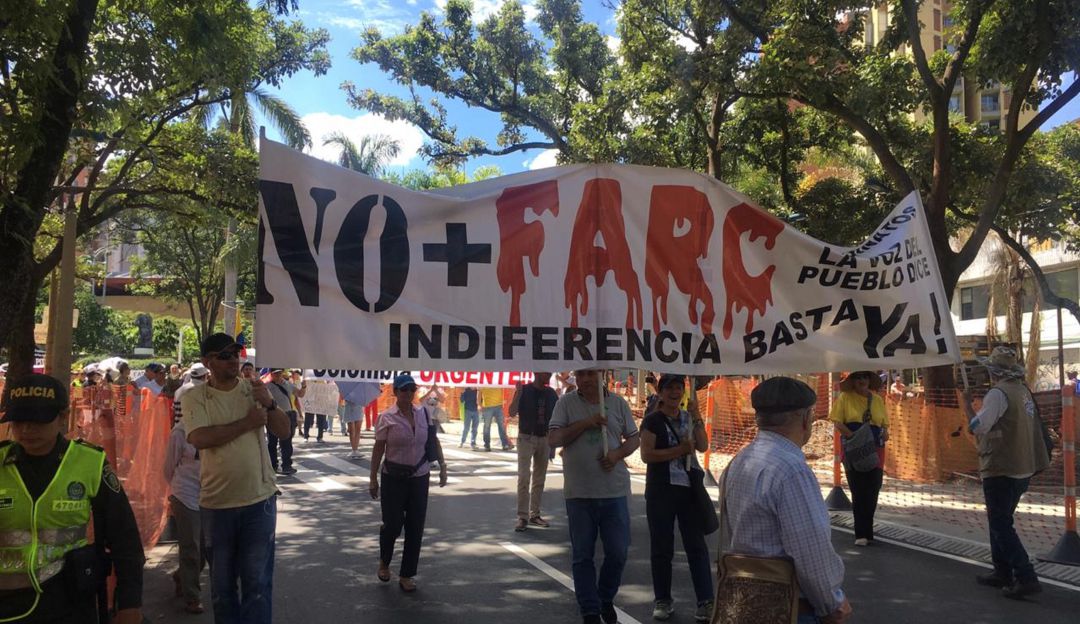MARCHA CONTRA LA JEP EN MEDELLÍN CONTRA SANTRICH: 300 personas marcharon en Medellín en contra de la JEP