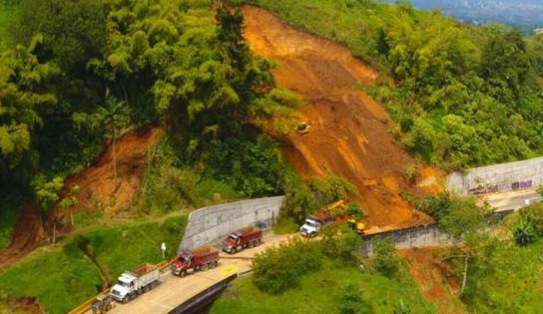 Cerrada vía Risaralda - Caldas: Autopistas del Café estabiliza terreno en zona del Puente Helicoidal