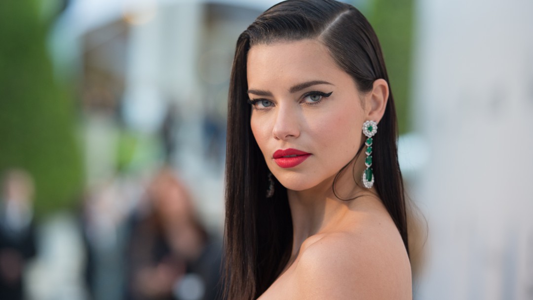 Las fotos más candentes de Adriana Lima a sus 38 años