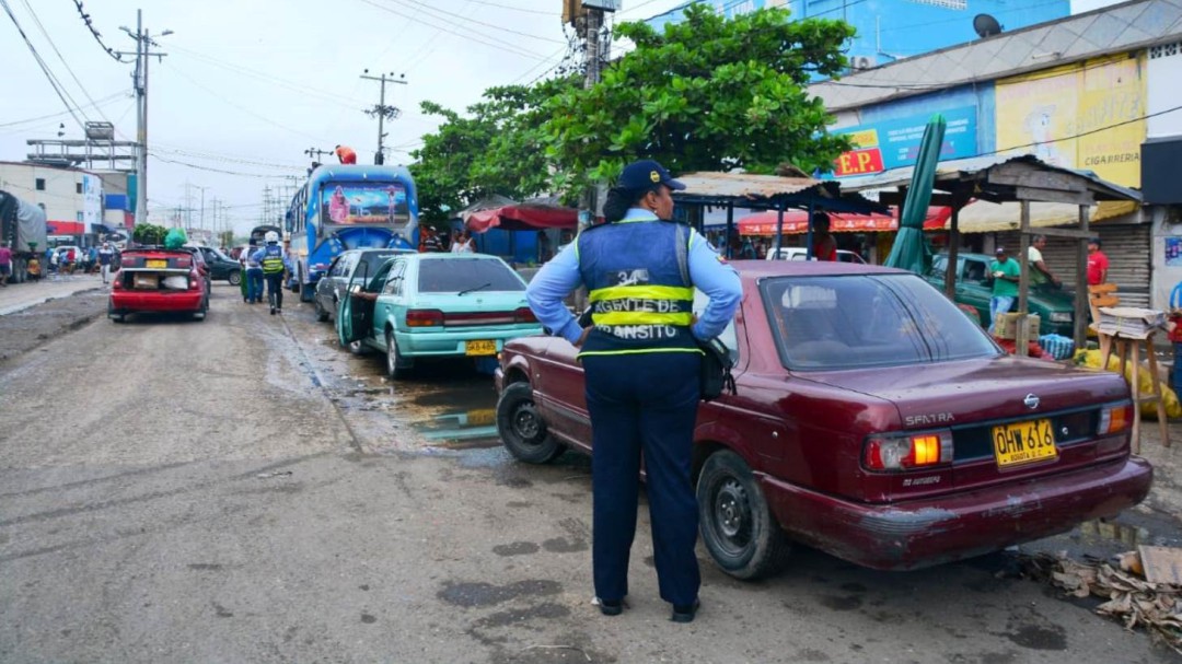 Operación en Bazurto: 25 motos y 4 vehículos particulares inmovilizados