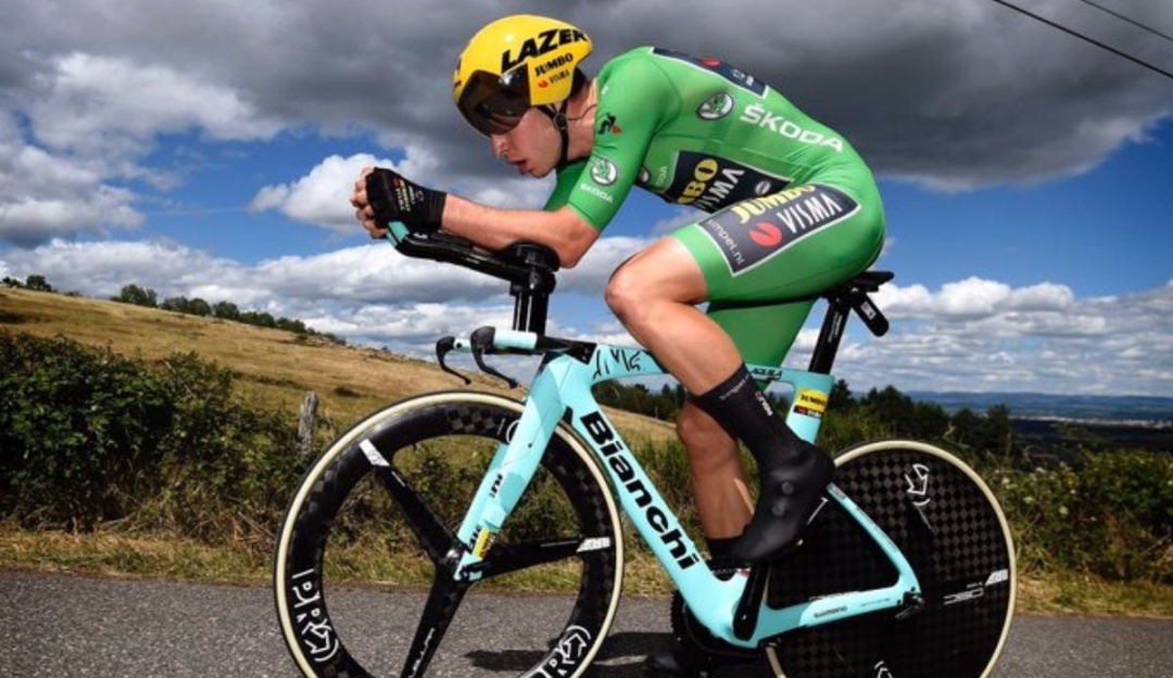 Dauphiné: Van Aert arrasa en la 'crono' y Yates es el nuevo líder del Dauphiné
