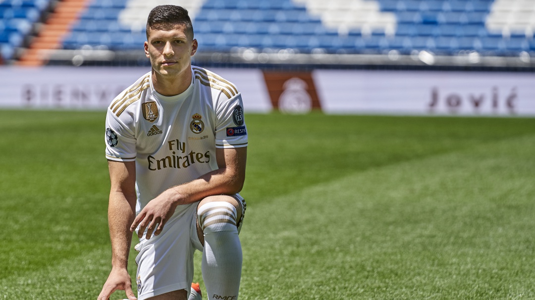 Jovic fue presentado oficialmente en el Real Madrid