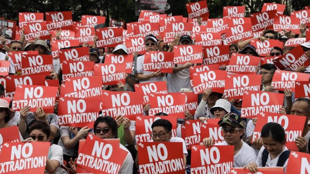 Enfrentamientos en Hong Kong tras manifestaciones contra ley extradición