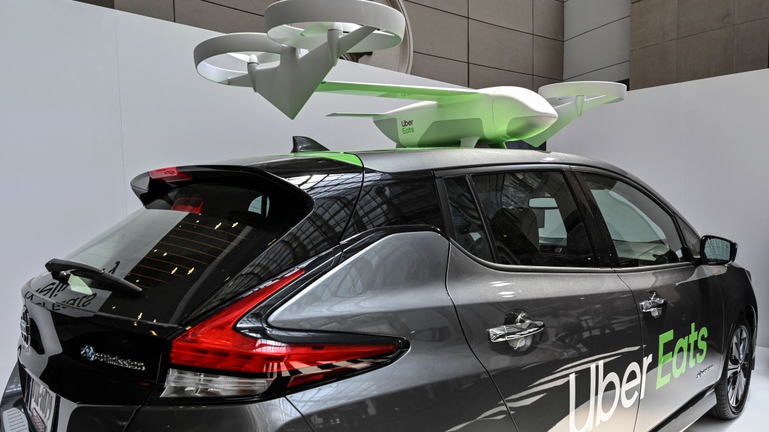 ¡Es una realidad! Uber Eats anuncia entrega de comida con drones