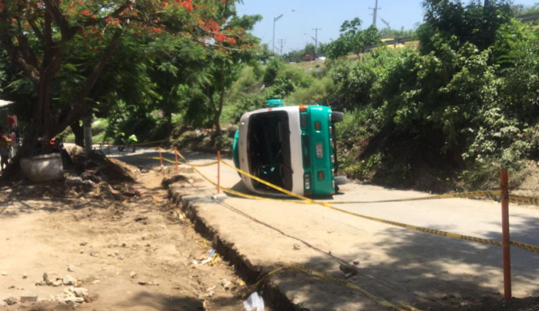Accidente de bus escolar: 16 niños lesionados deja bus escolar que se volcó en Barranquilla