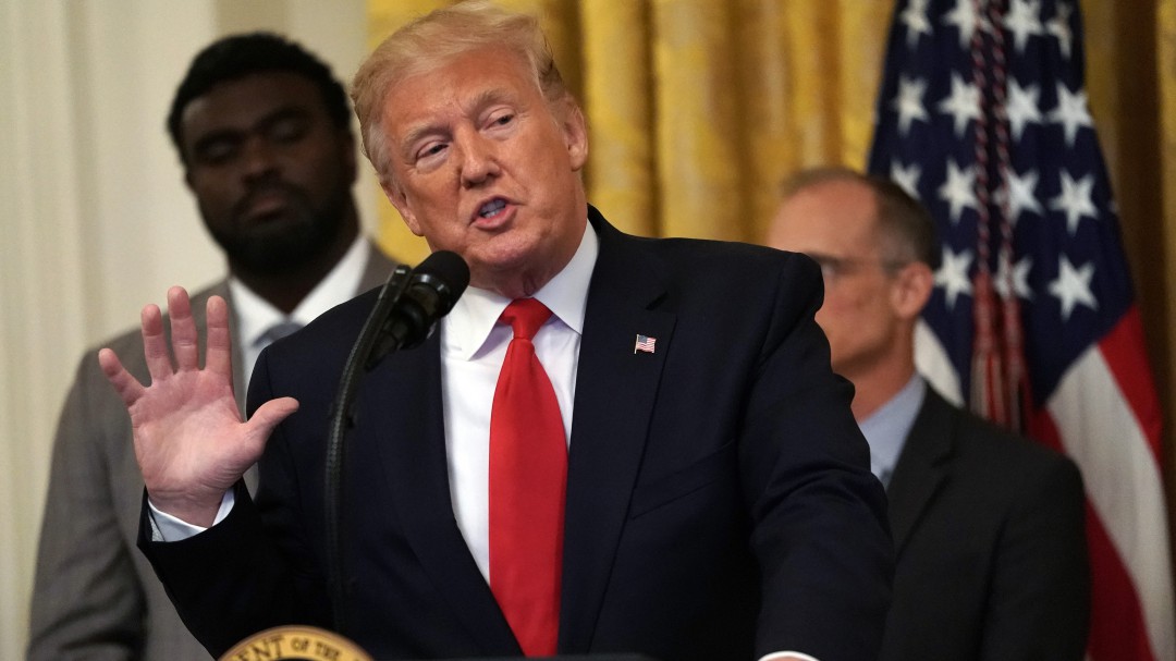 Trump dice, que tiene pruebas de que Irán atacó buques en el golfo de Omán