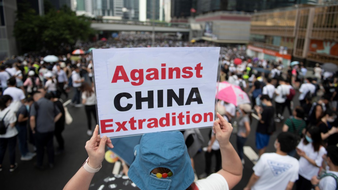 Hong Kong suspende el proyecto de ley sobre la extradición a China