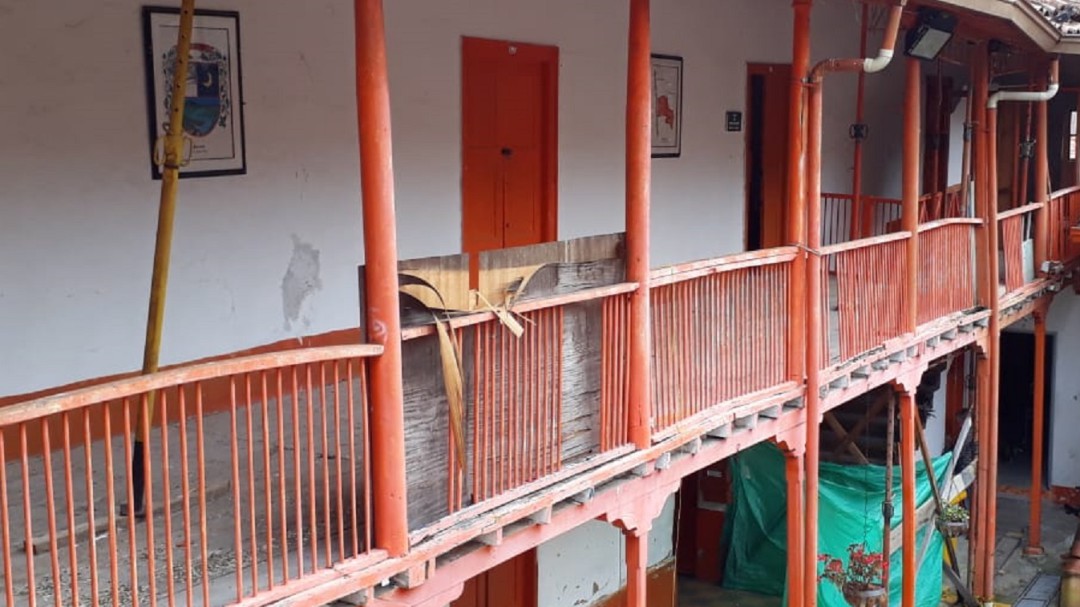Acceso a la Casa de la Cultura de Barbosa está a punto de colapsar