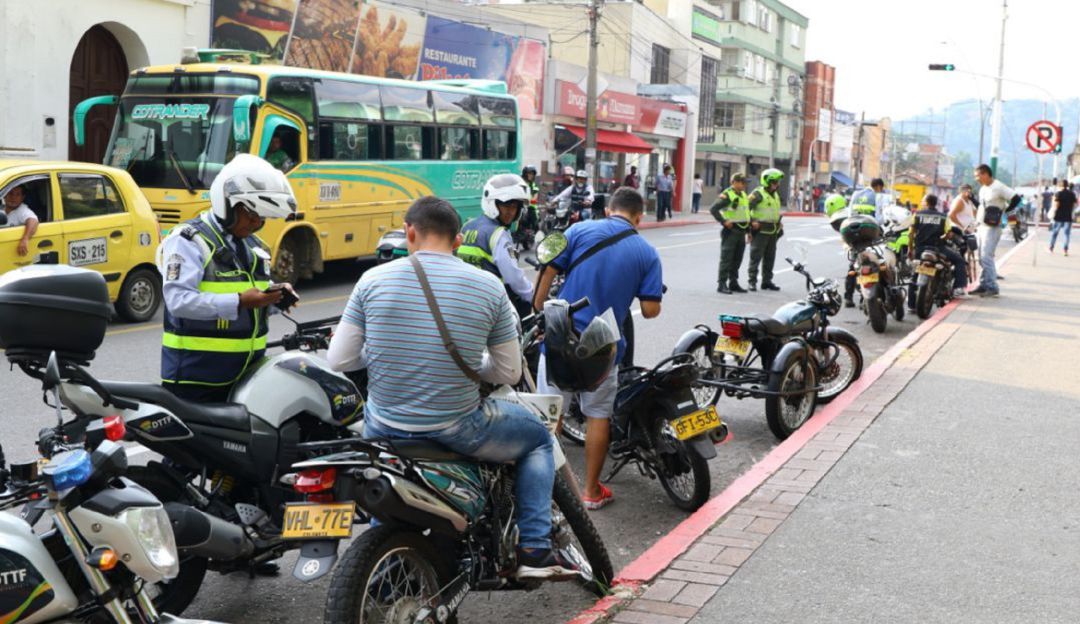 BUCARAMANGA PIRATERIA TRANSPORTE INFORMAL: Piratería ha arrebatado más de 200 mil pasajeros