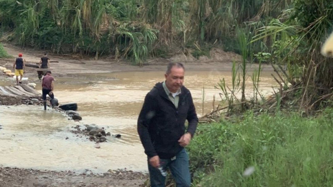 Diputado venezolano acusado de rebelión huye a Colombia