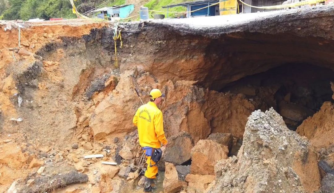 emergencias viales en Colombia, vía Medellín-Bogotá, Invías: Daño en la Medellín-Bogotá alargaría en 6 horas tránsito de camiones
