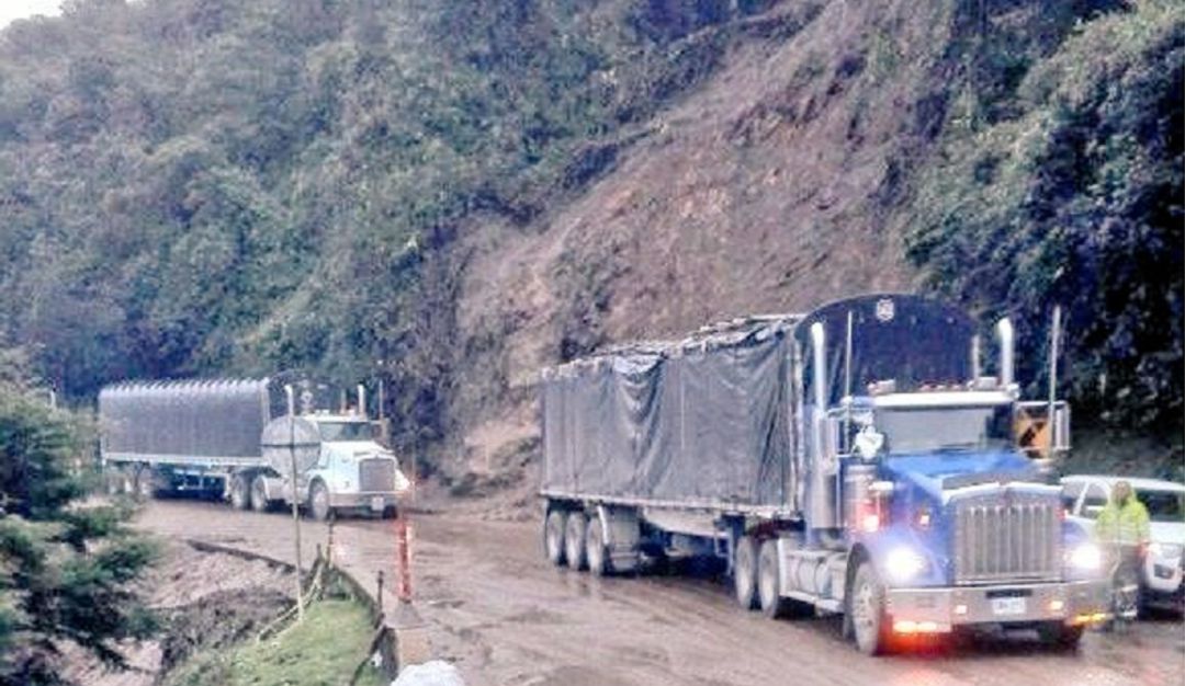 emergencias viales en Colombia, vía Medellín a la costa vía al Llano: Camioneros confían en arreglo definitivo en vía Medellín a la Costa