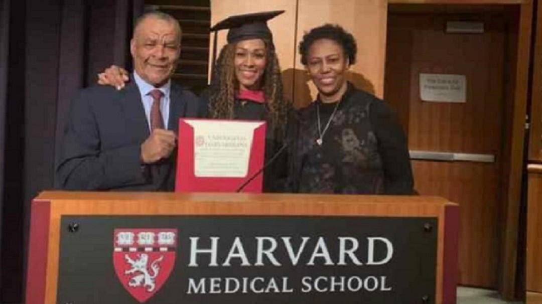 Gloria, la chocoana graduada como magister de Harvard