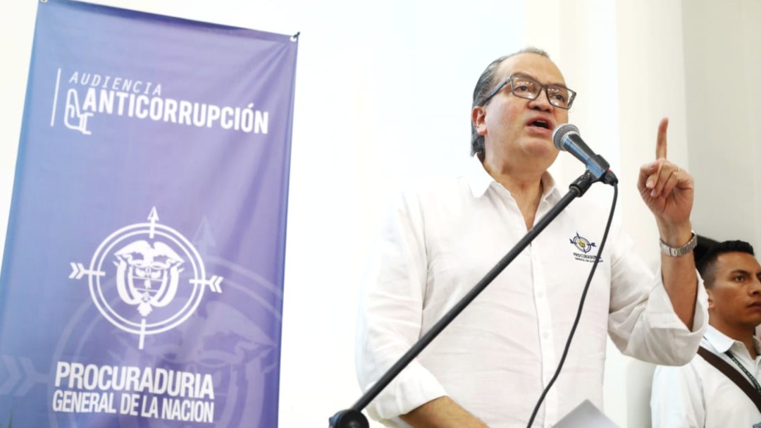 Cargos a exgobernador Lyons por irregularidades que superan los $43.000 millones