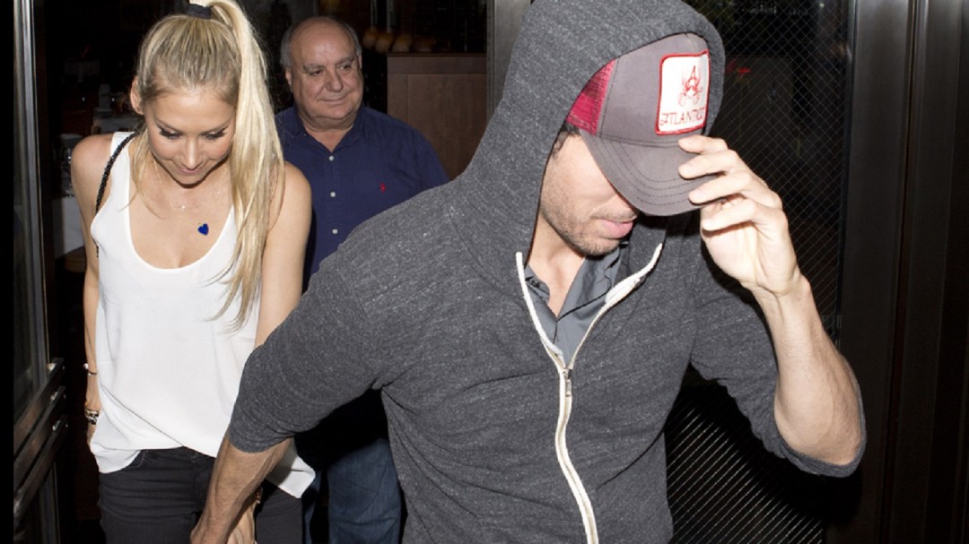Enrique Iglesias desmiente cualquier tipo de crisis con Anna Kournikova