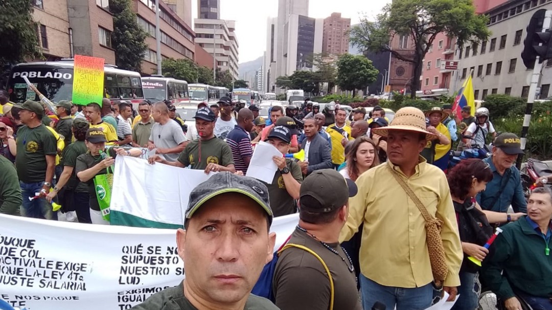 Reserva activa de la fuerza pública marchó para pedir nivelación salarial