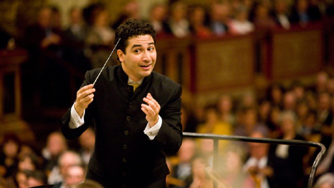 El colombiano que dirige la Novena Sinfonía de Beethoven en cines