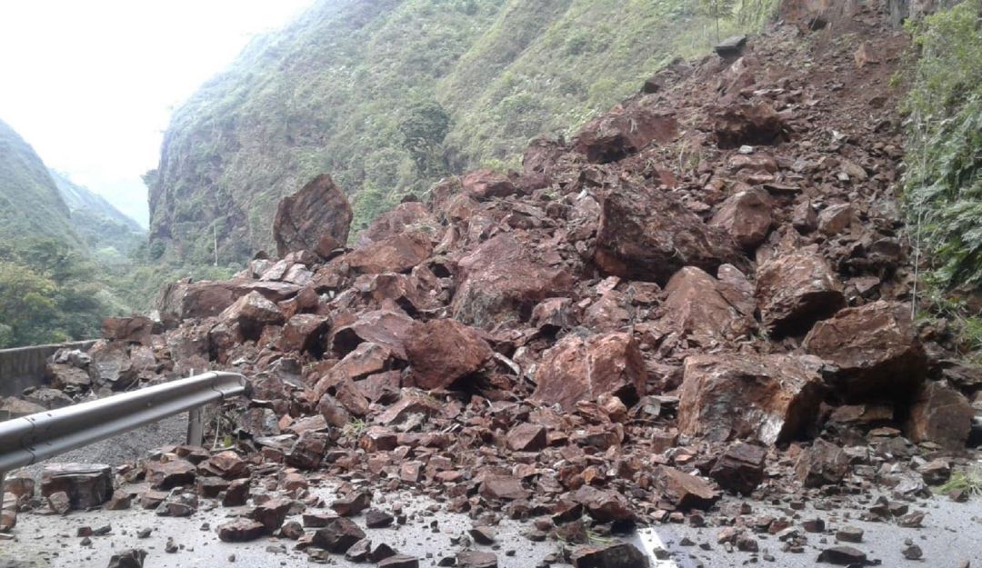 Vía al Llano: Siguen los desprendimientos de material en la vía al Llano