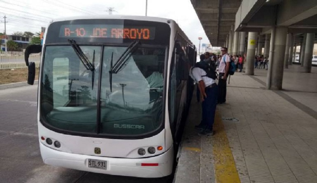 Accidente bus de Transmetro: Dos jóvenes en cuidados intensivos al ser arrollados por bus de Transmetro