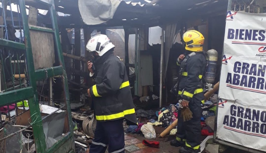 Incendio Palmira: Tres personas heridas por incendio en inquilinato de Palmira