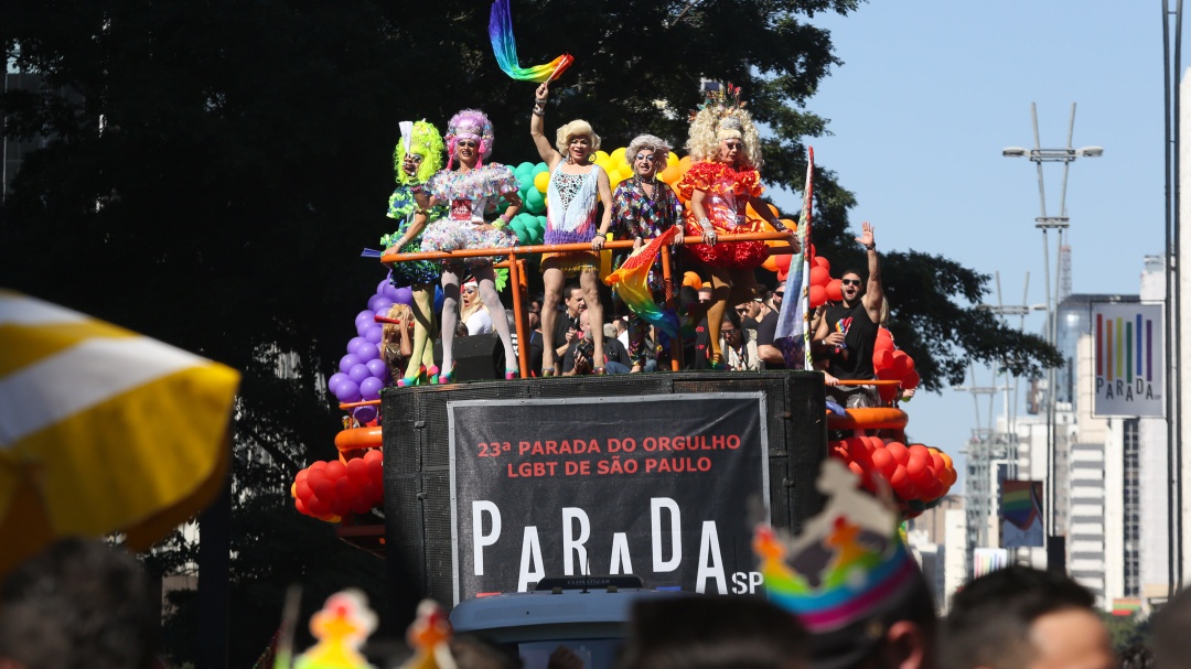 Un multitudinario Orgullo LGBT de Sao Paulo reúne fuerzas contra Bolsonaro