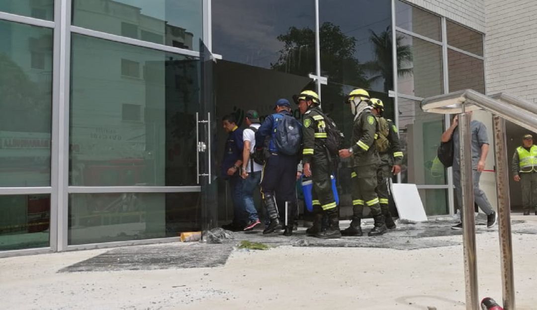 Momentos en el que las autoridades ingresaban a atender la emergencia