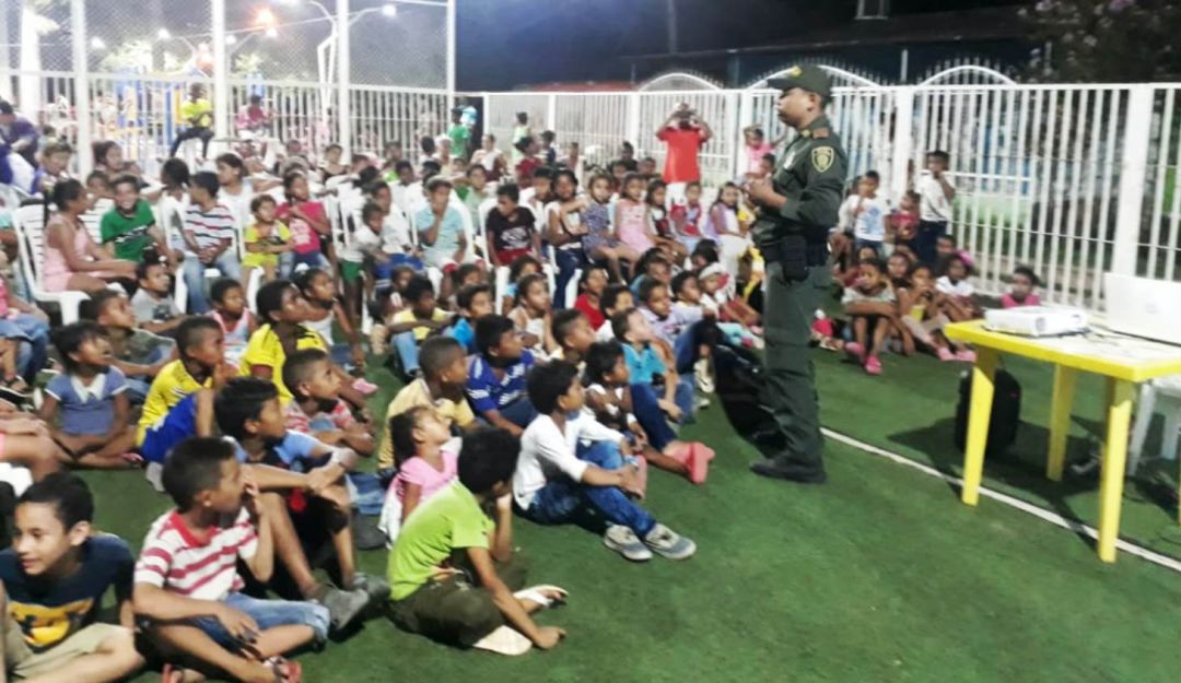 Cine Al Parque Mompox: Con “Cine Al Parque” Policía lleva educación y bienestar a niños de Mompox
