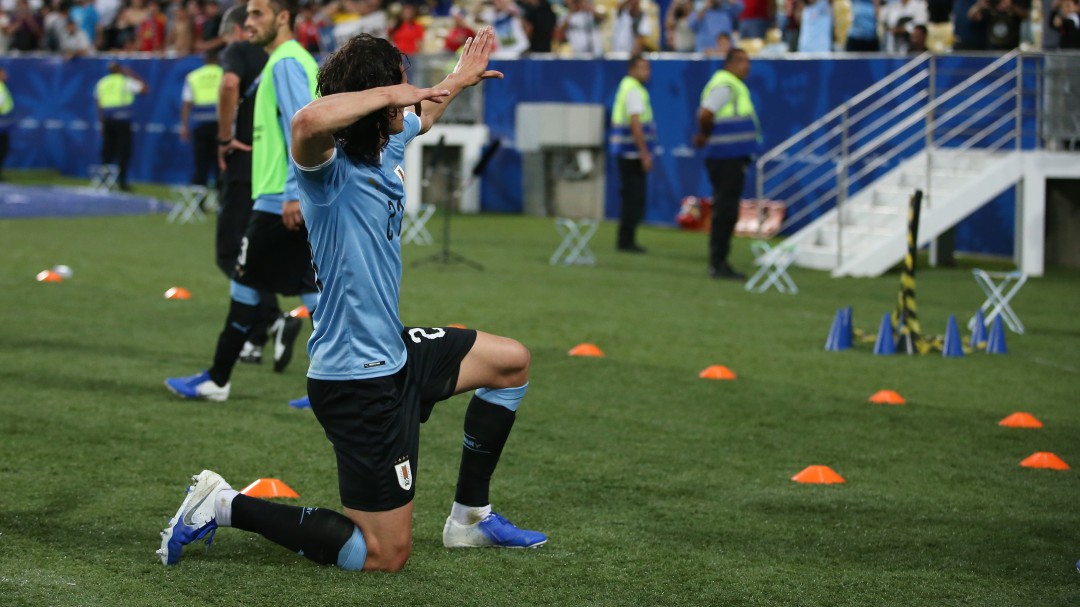 El golazo de Édinson Cavani en la voz de J.J. Trujillo