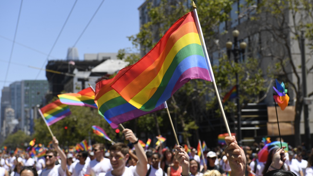 ¡Sin derecho! Google considera marchas Pride contra su código de conducta