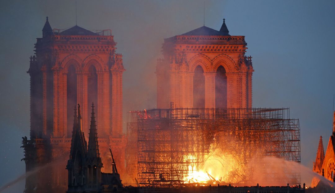Notre Dame: Un cigarrillo mal apagado sería la causa del incendio en Notre Dame