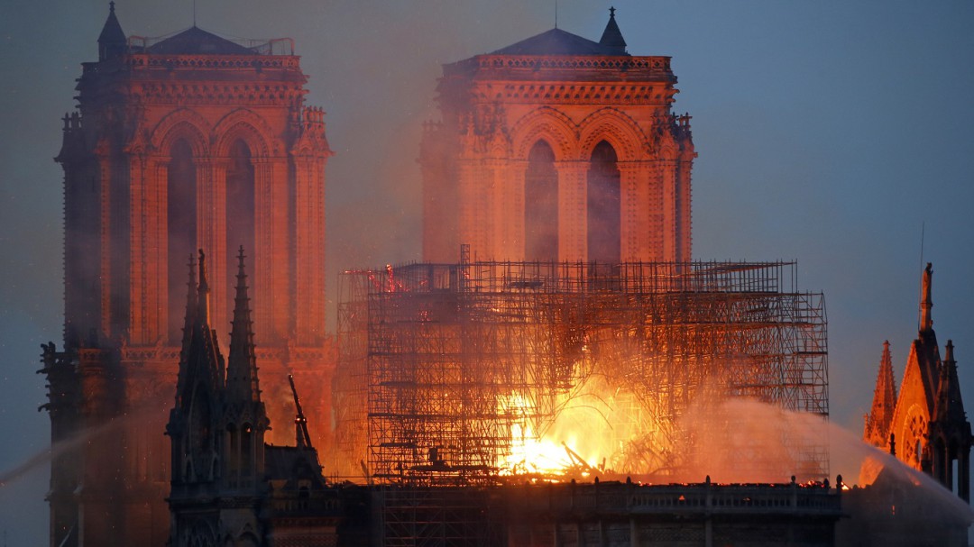 Un cigarrillo mal apagado sería la causa del incendio en Notre Dame
