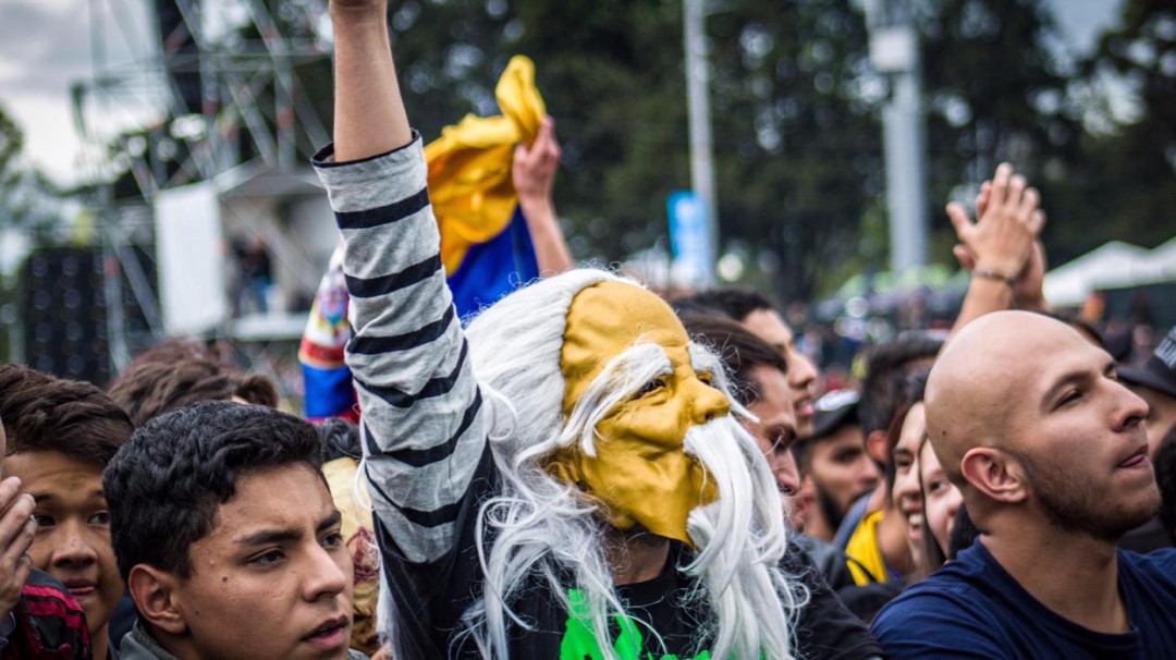 Ni la lluvia detiene a los asistentes del segundo día
