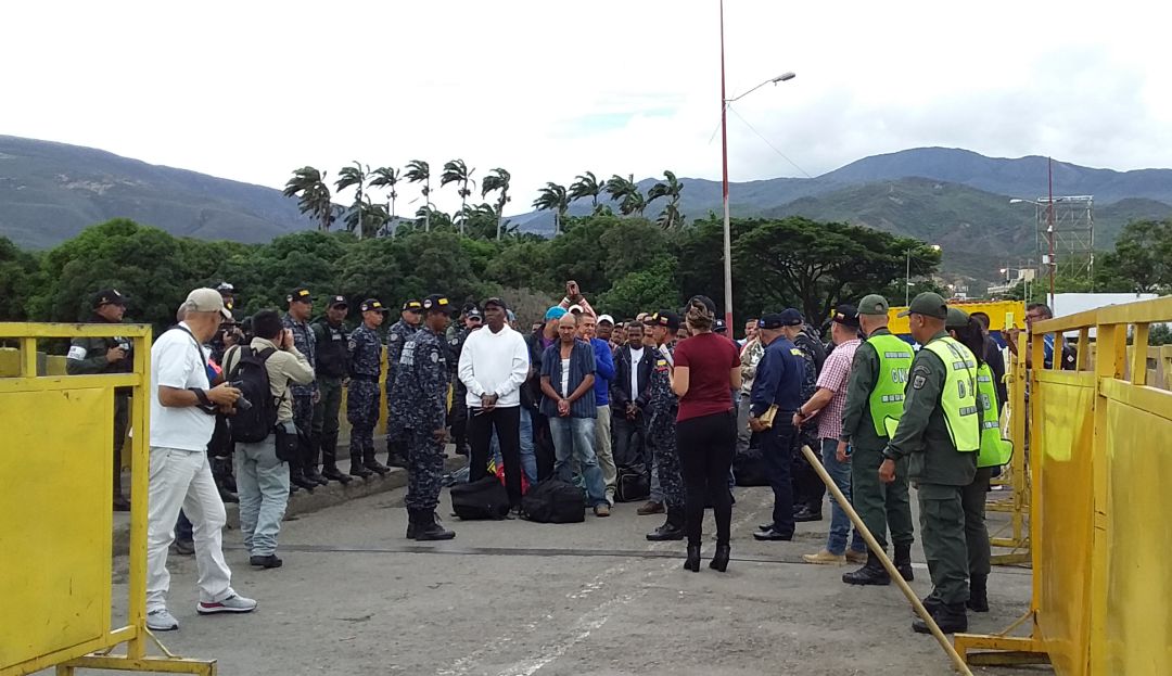 Colombianos deportados de Venezuela: Deportados de Venezuela piden ayuda para establecerse de nuevo en Colombia