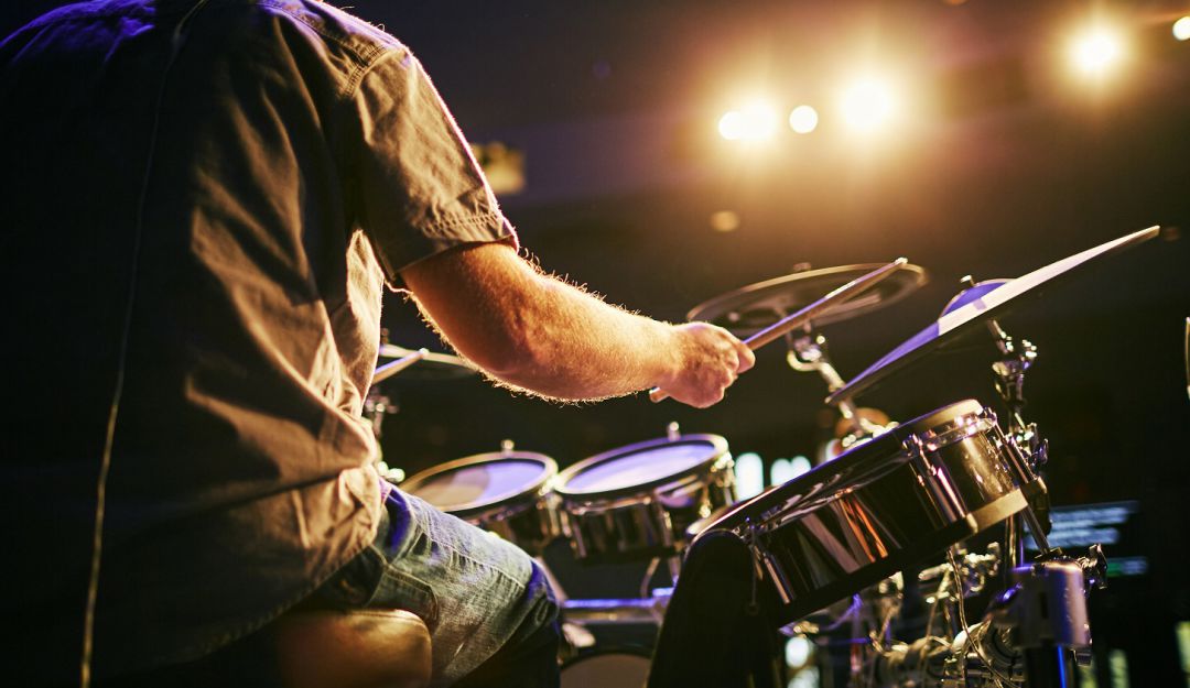 Video baterista: Baterista sufre derrame cerebral, pero sigue con el show