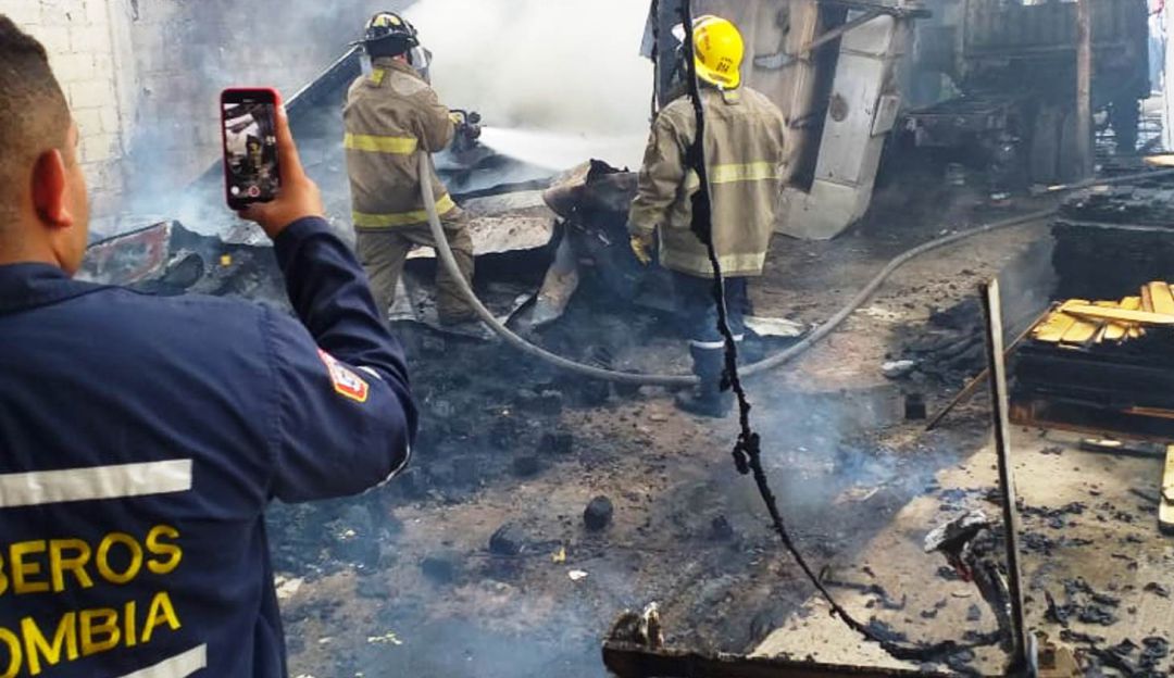 incendio en el sur de Cartagena: Fábrica de reciclaje destruida por incendio en el sur de Cartagena