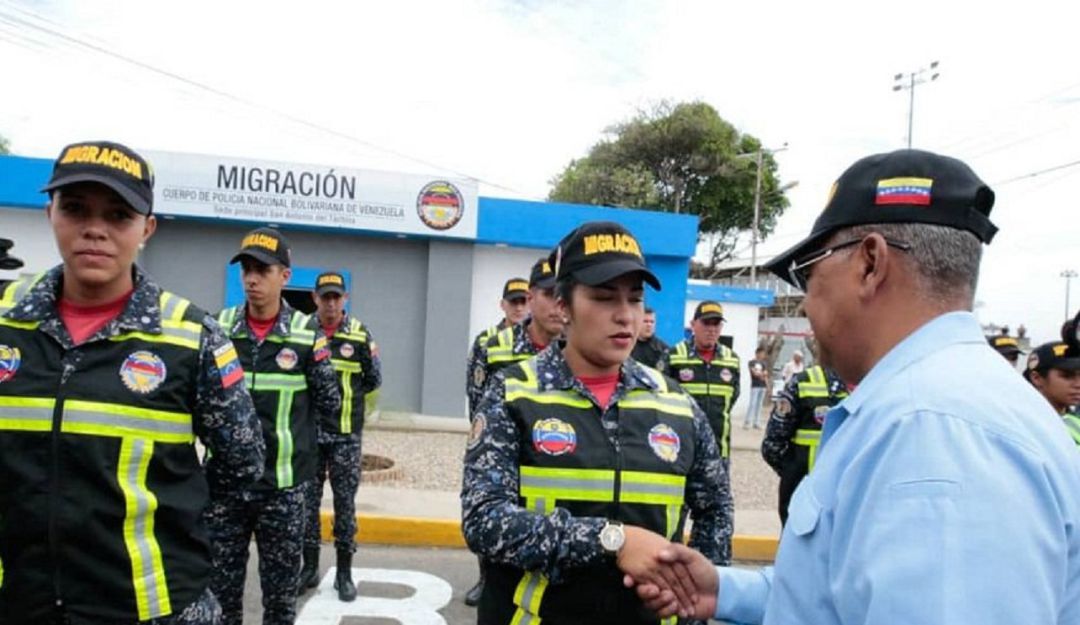 Policía Migratoria