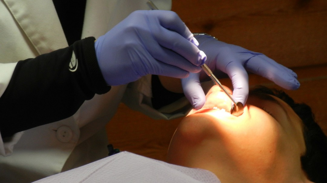 En Colombia los jóvenes llegan a 15 años con experiencia de caries del 96%