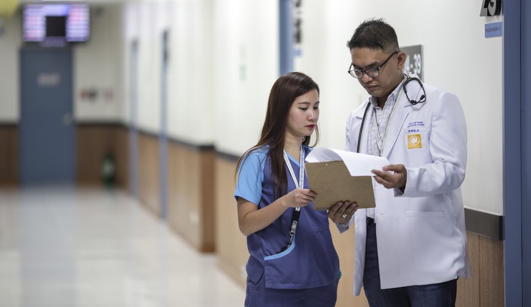 Médicos residentes recibirán hasta tres salarios mínimos a partir de 2020