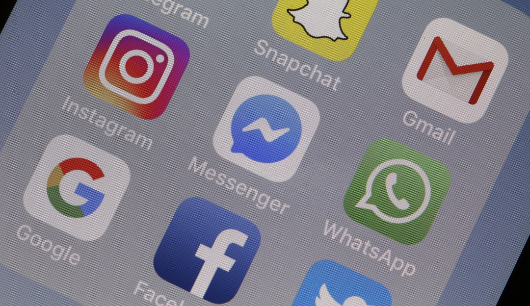 Redes sociales consecuencias: ¿Usar el celular deprime?