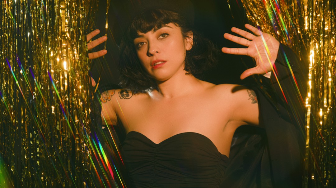 Mon Laferte sorprende con el inesperado estreno de "Chilango Blues"