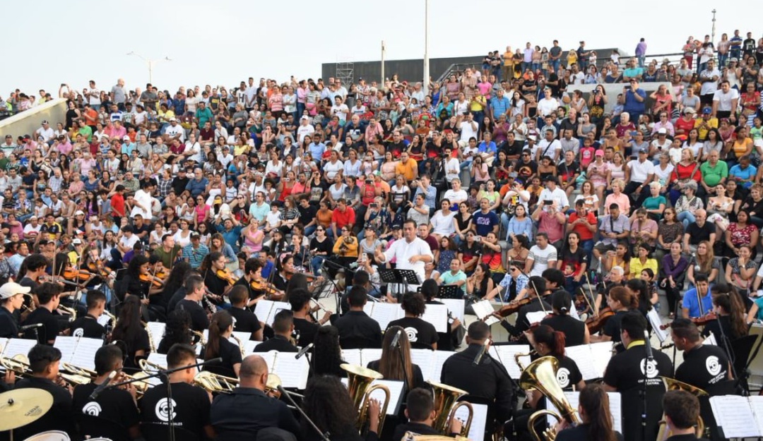 Joe Arroyo: 6.000 personas cantaron canciones del Joe Arroyo en el Gran Malecón del Río