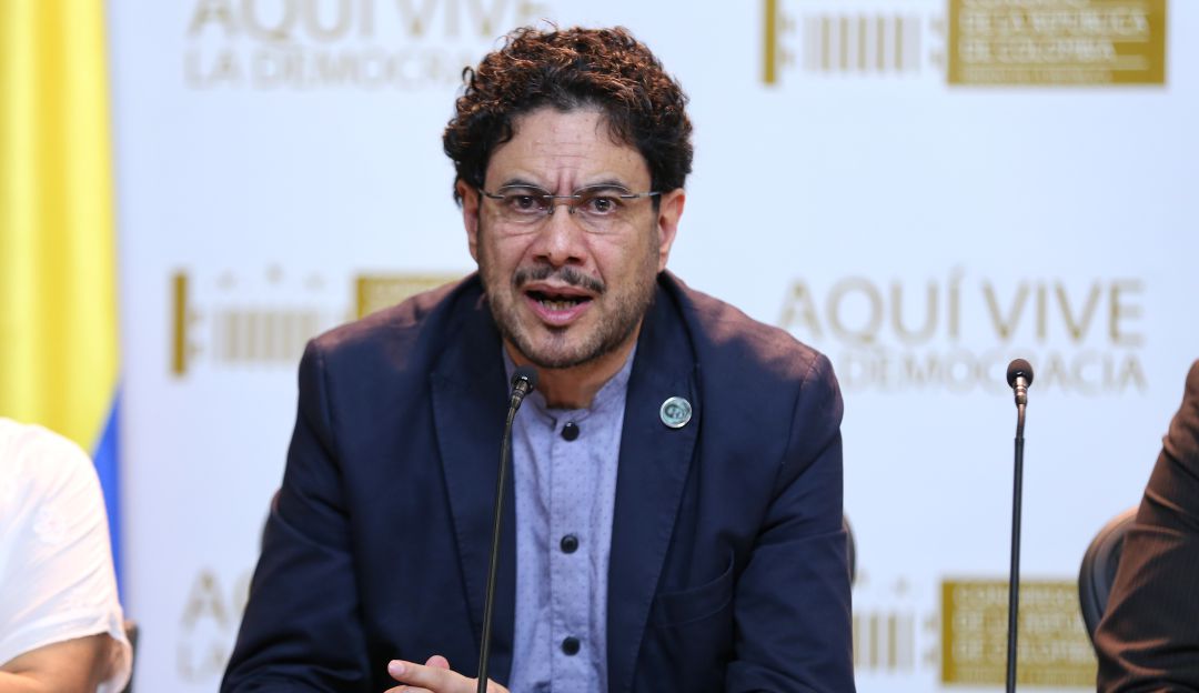 Escándalo chuzadas generales: Oposición denunciará a exviceministro Rafael Nieto Loaiza por chuzadas