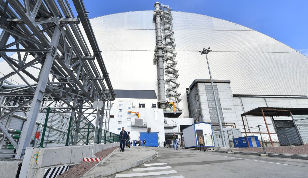 cúpula gigante que cubre reactor accidentado de Chernóbil