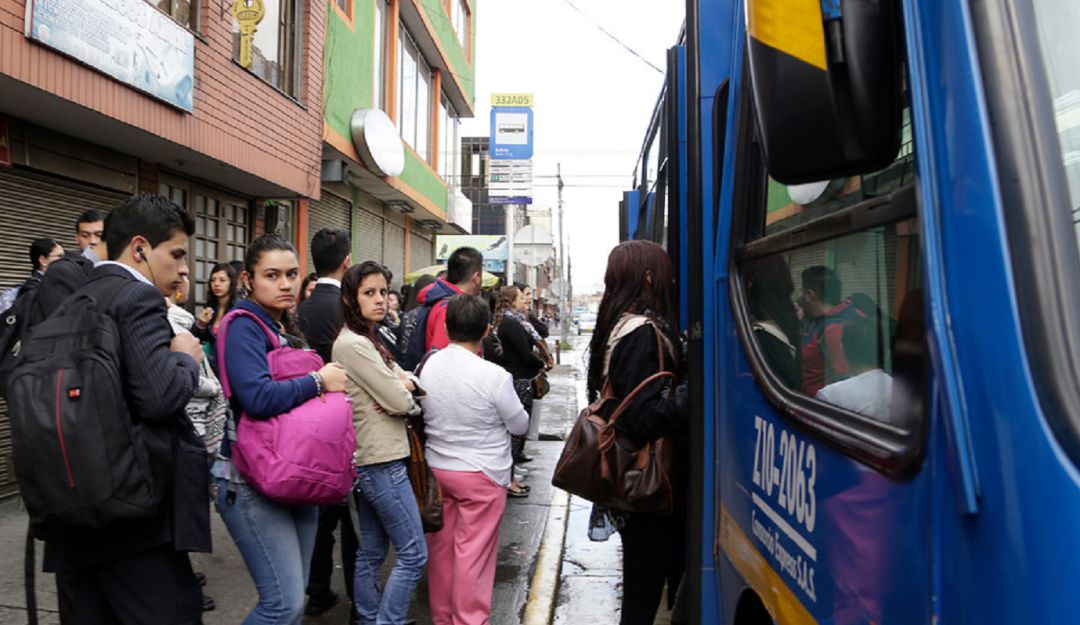 Diariamete son decenas los colados en los buses del SITP