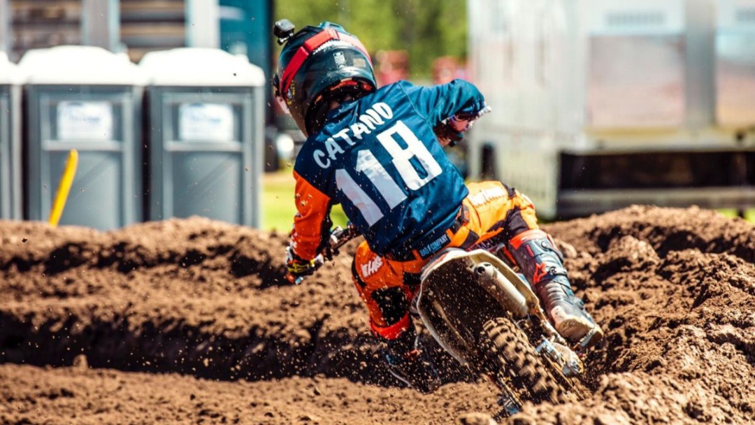Max Cataño, el joven que busca hacer historia en Motocross Junior